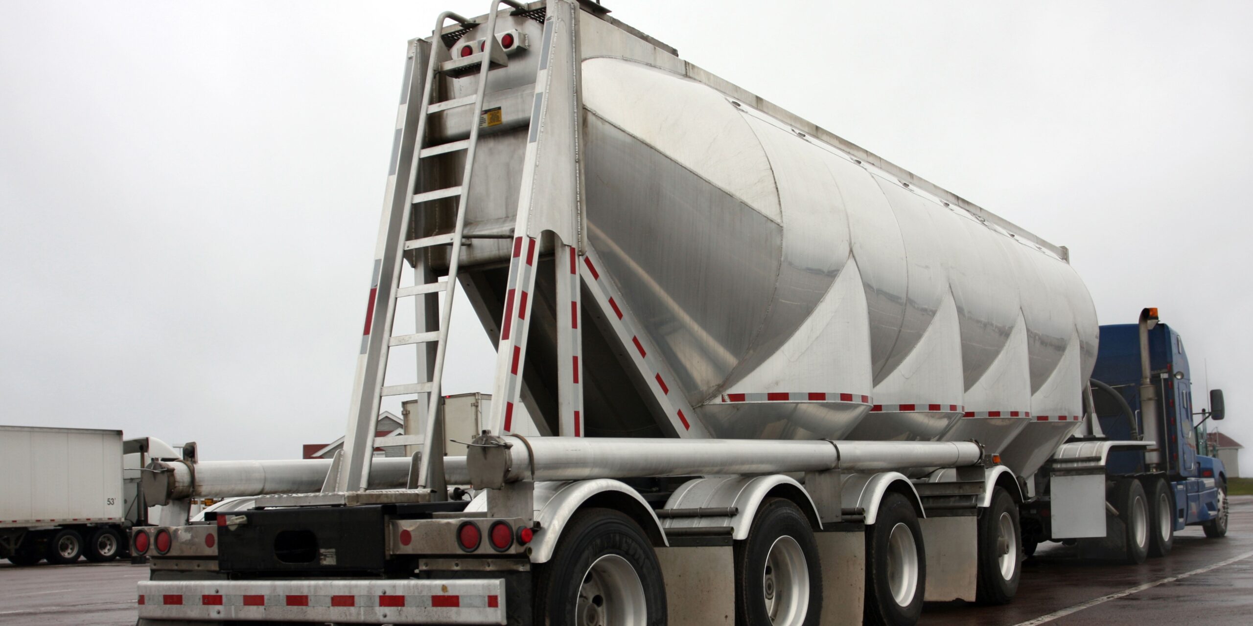 What Are Lightweight Truck Advantages? FreightWaves Ratings
